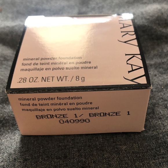 Powder foundation - Picture 3 of 3